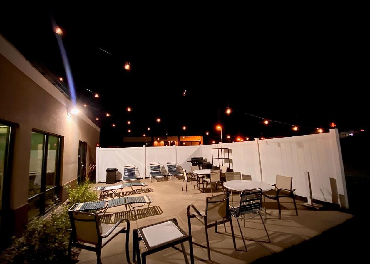 Holiday Inn Express Cedar Rapids - Collins Road By Ihg Eksteriør bilde