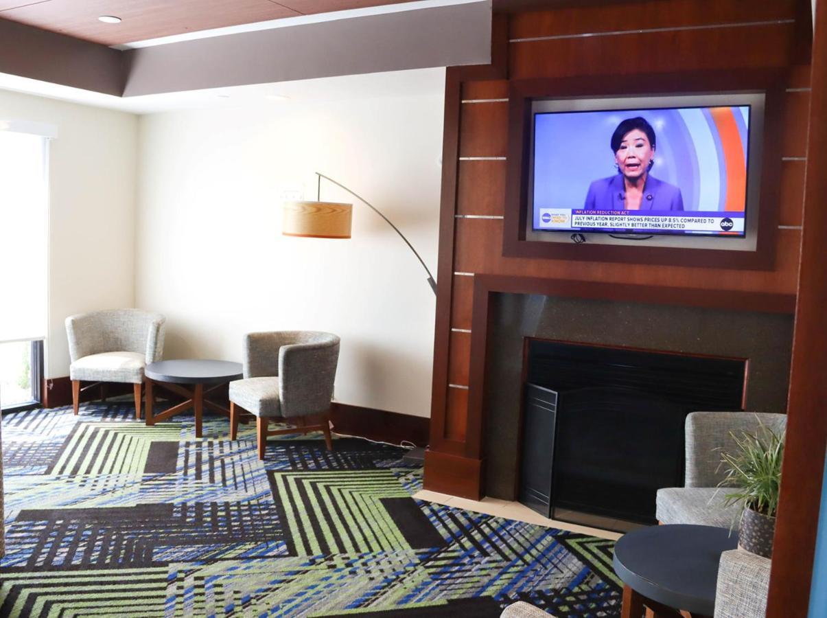 Holiday Inn Express Cedar Rapids - Collins Road By Ihg Eksteriør bilde