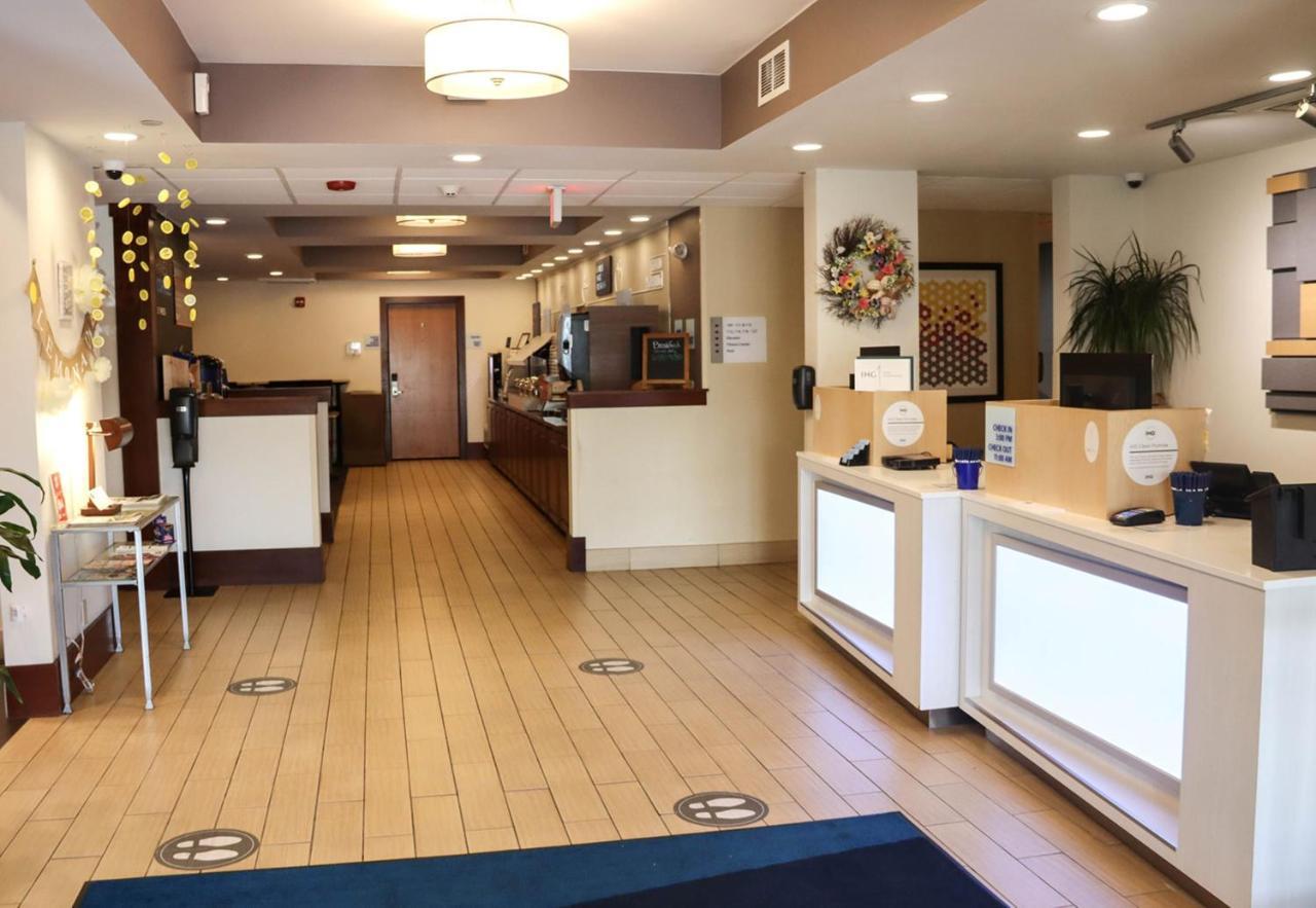 Holiday Inn Express Cedar Rapids - Collins Road By Ihg Eksteriør bilde