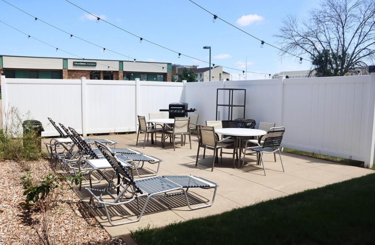 Holiday Inn Express Cedar Rapids - Collins Road By Ihg Eksteriør bilde