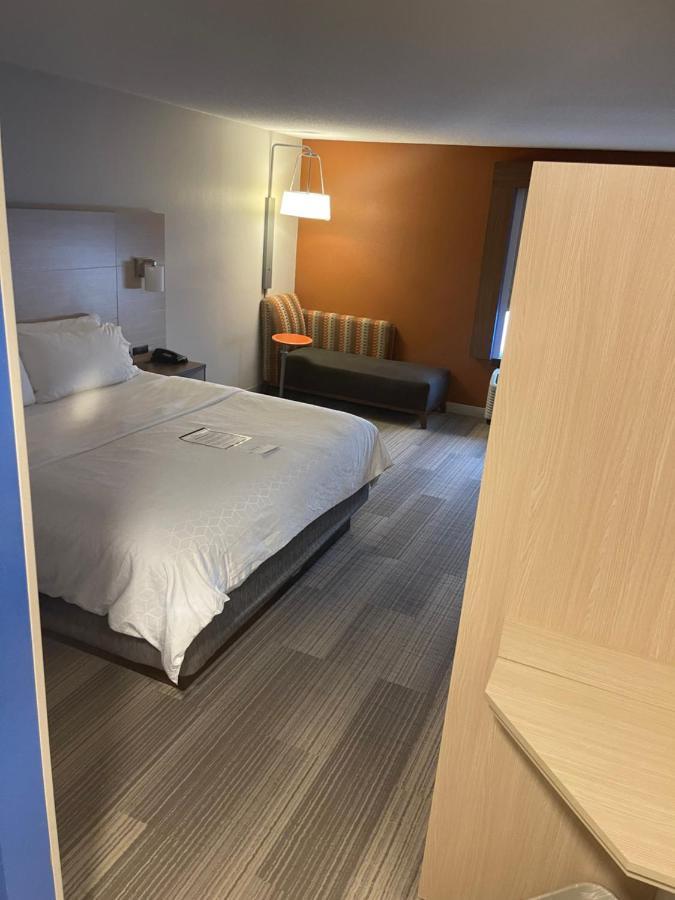 Holiday Inn Express Cedar Rapids - Collins Road By Ihg Eksteriør bilde