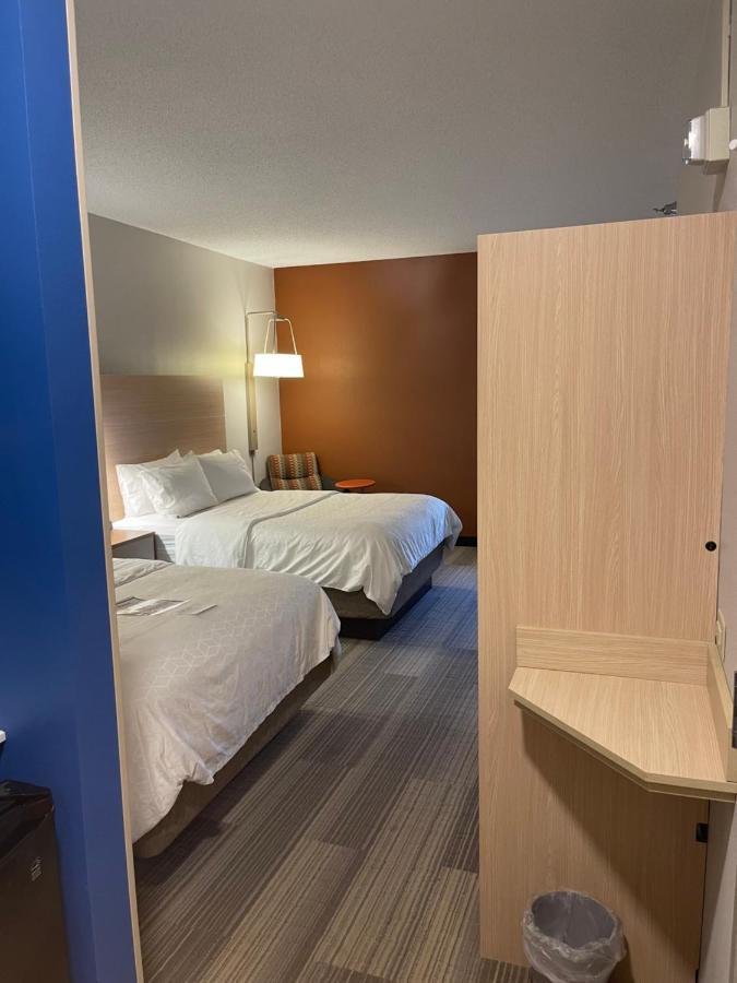Holiday Inn Express Cedar Rapids - Collins Road By Ihg Eksteriør bilde