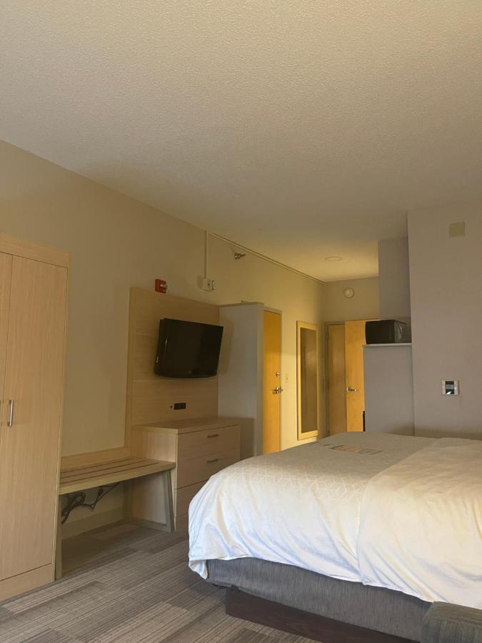 Holiday Inn Express Cedar Rapids - Collins Road By Ihg Eksteriør bilde
