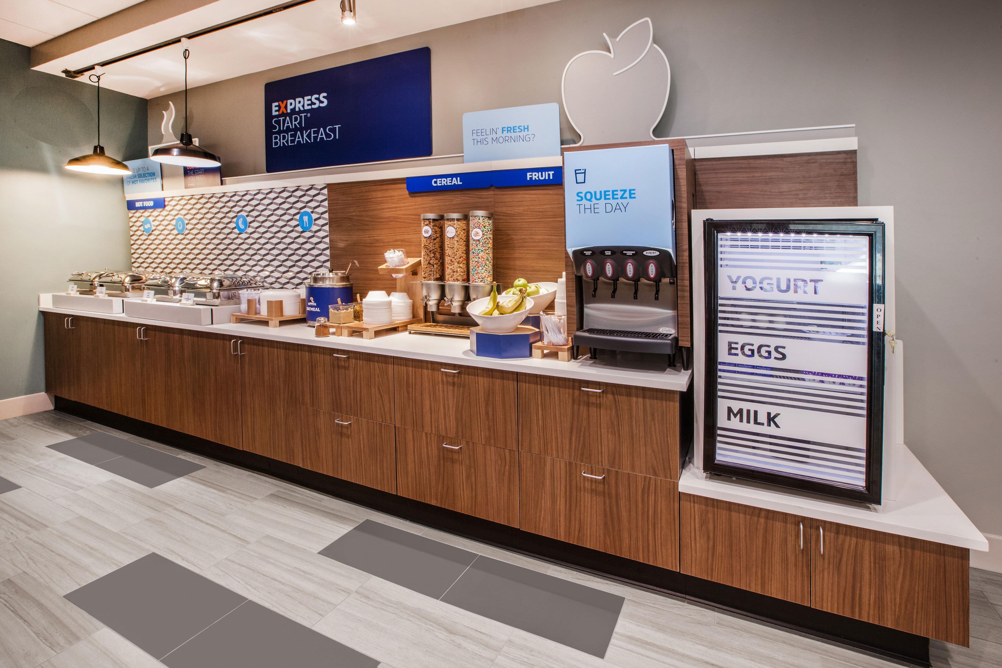 Holiday Inn Express Cedar Rapids - Collins Road By Ihg Eksteriør bilde