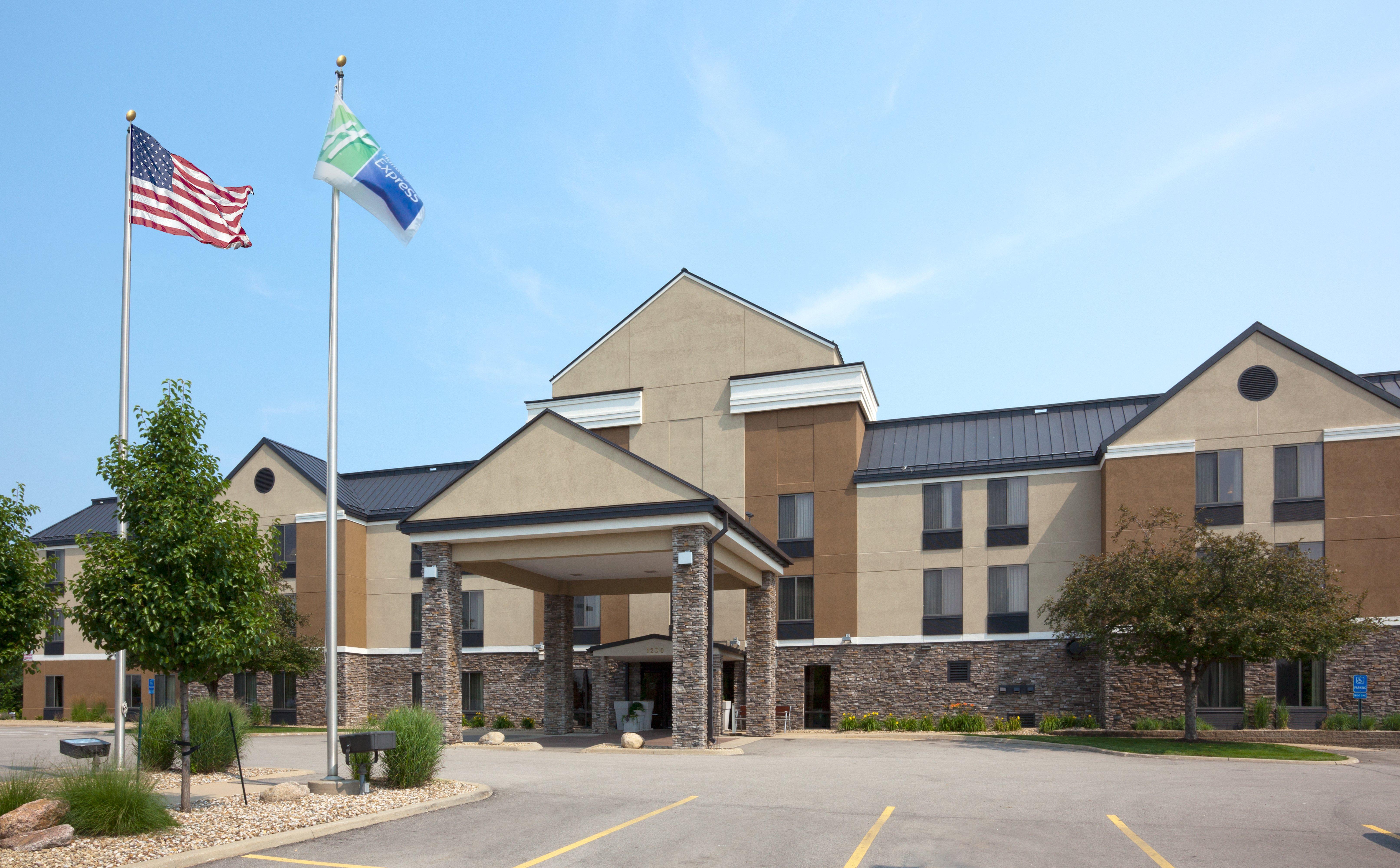 Holiday Inn Express Cedar Rapids - Collins Road By Ihg Eksteriør bilde