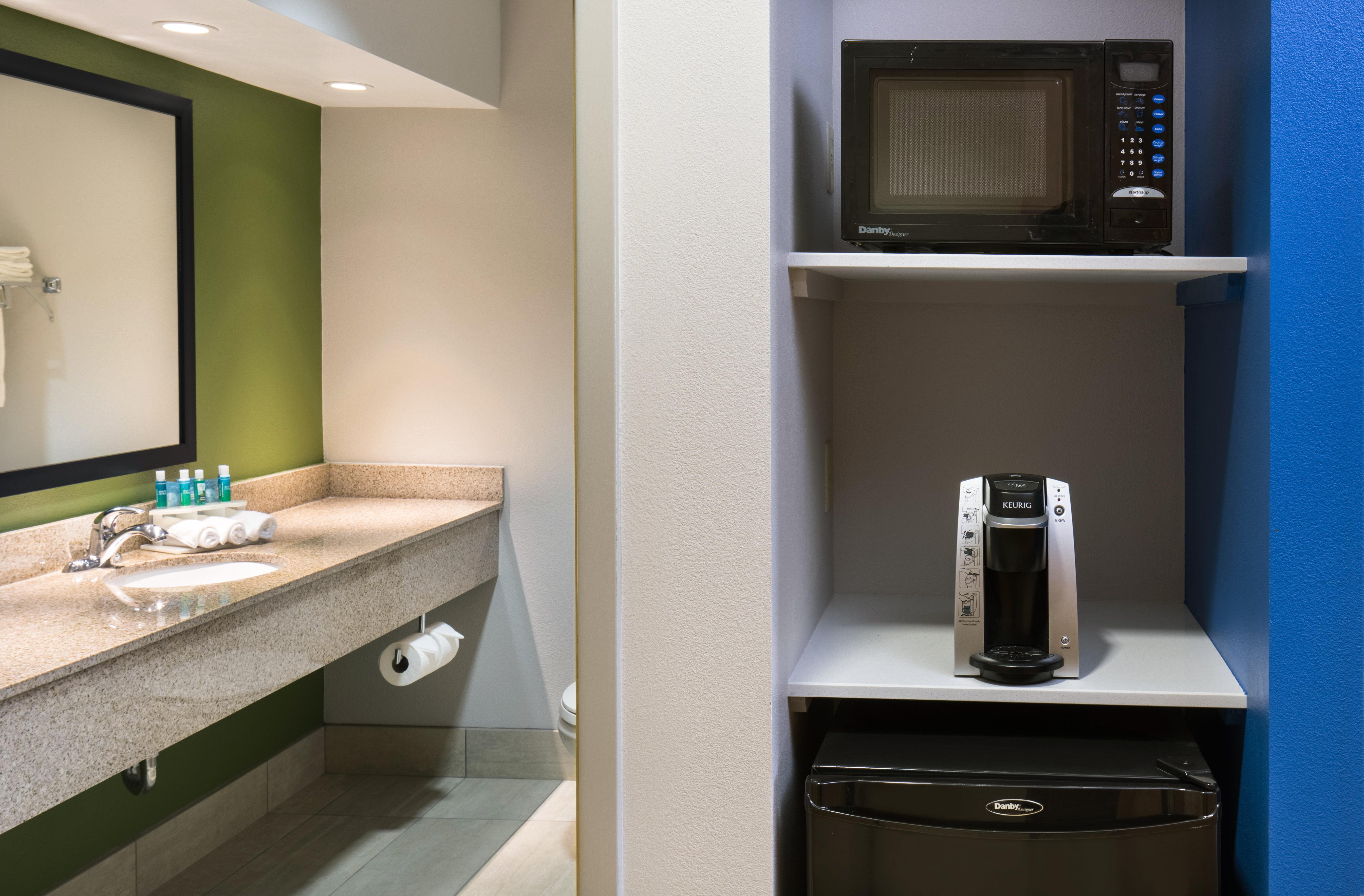 Holiday Inn Express Cedar Rapids - Collins Road By Ihg Eksteriør bilde